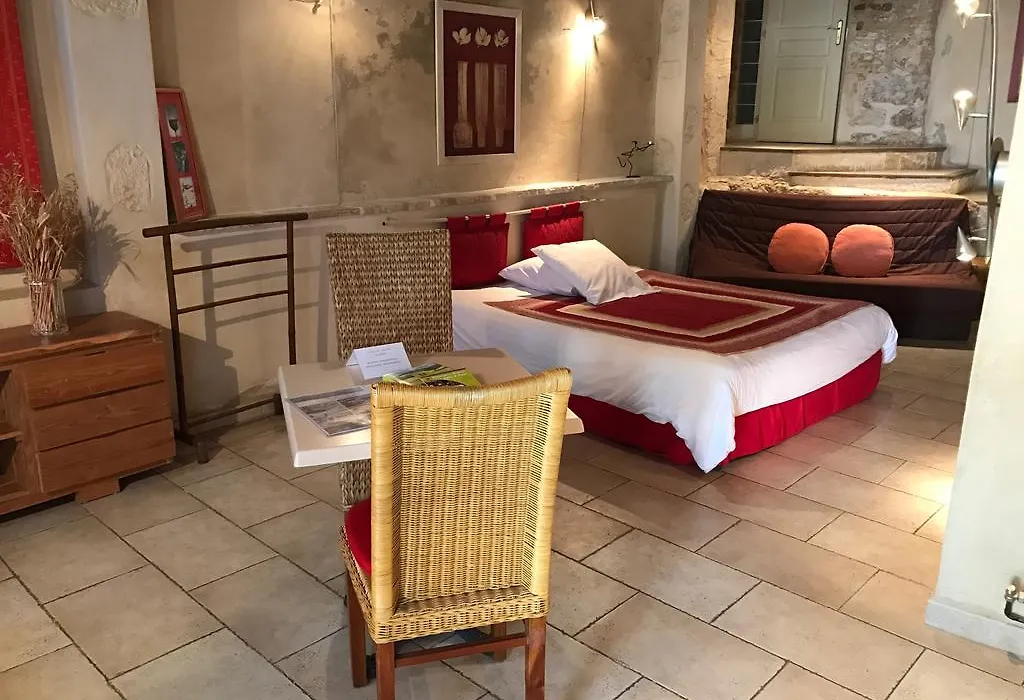 Logis Le Mas Et La Flambee Du Luberon-1