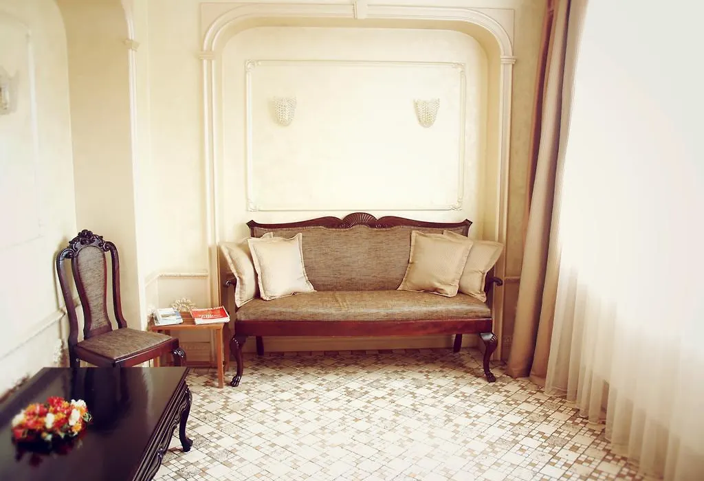 Riverside Hotel-1