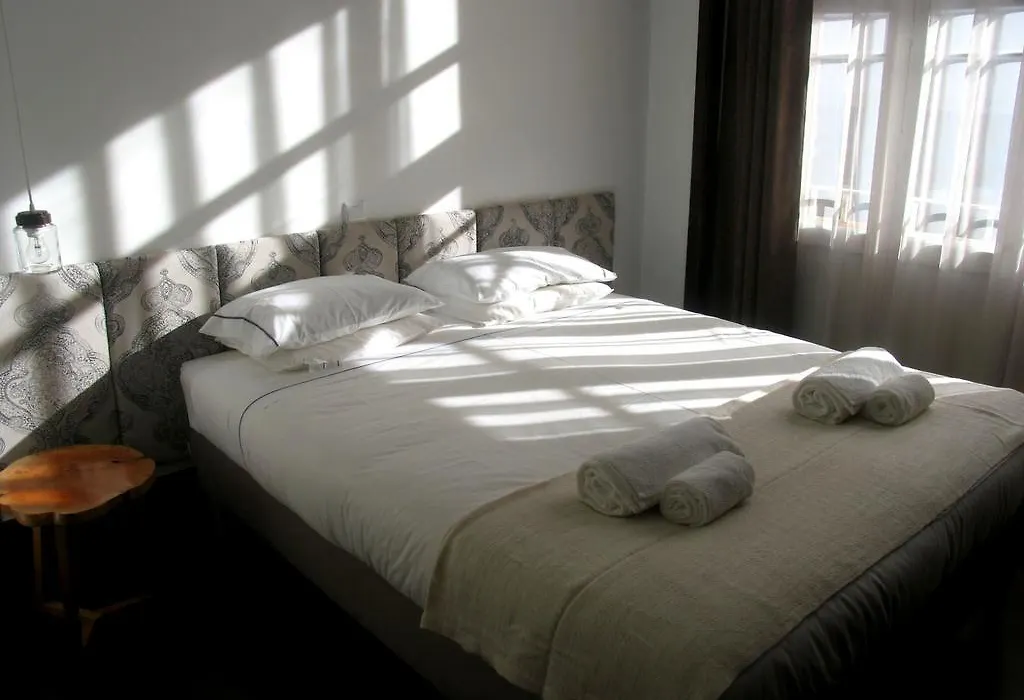 Rosa Biscoito Suites-1