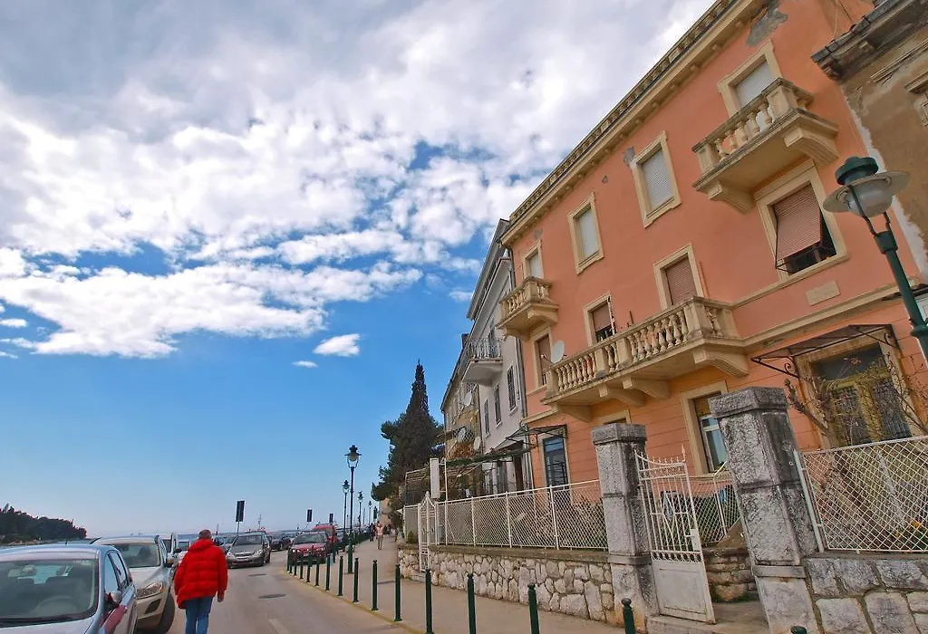 Apartments By The Sea 1050-1