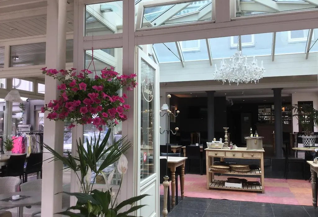 Hotel Cote Cour-1