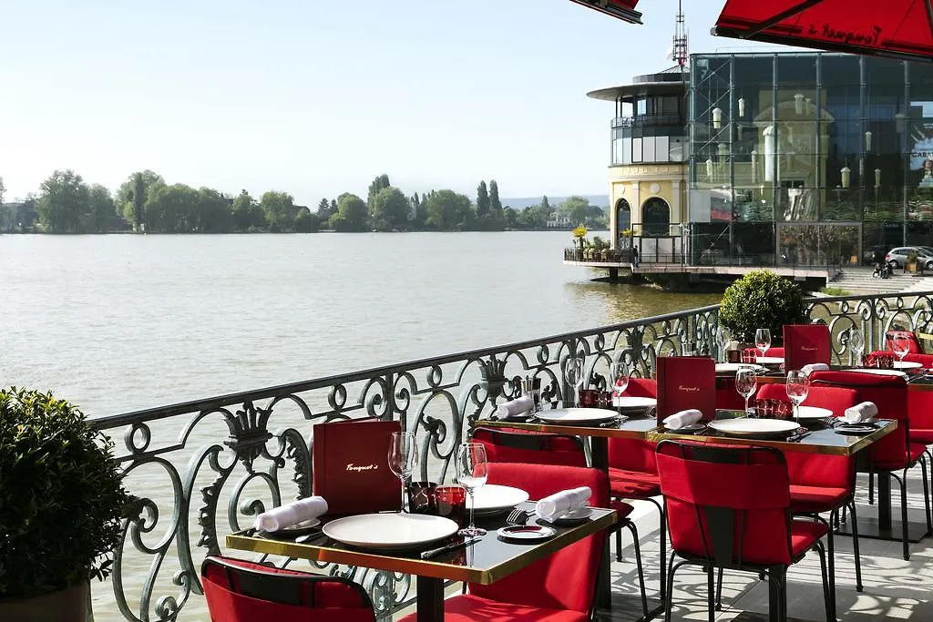 Hôtel Barrière L'Hôtel du Lac-1