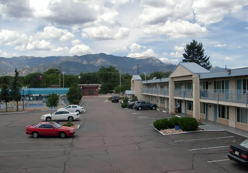 Travelstar Inn & Suites-1