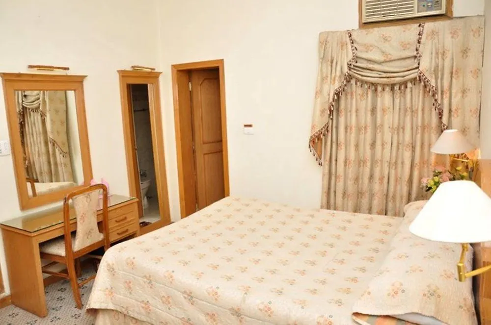 Dreamland Hotel-1