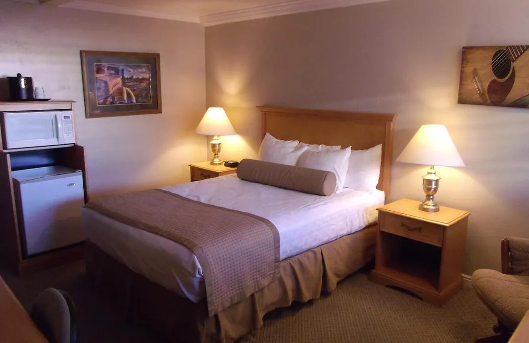 Econo Lodge Inn & Suites Vernal Near Dinosaur Monument-1