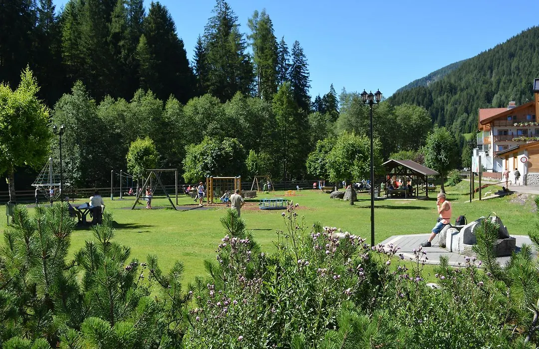 Hotel Val Di Fassa-1