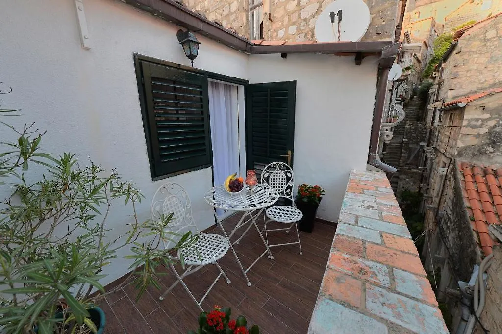 Bed&Breakfast Villa Flora-1