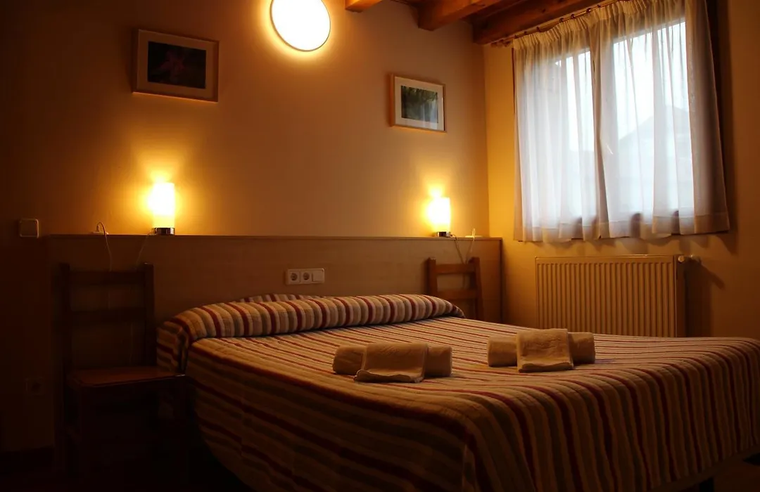 Hostal Ezkaurre-1