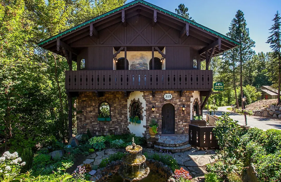 Storybook Riverside Inn-1