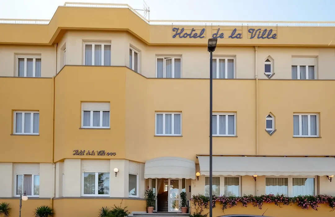 Hotel De La Ville-1