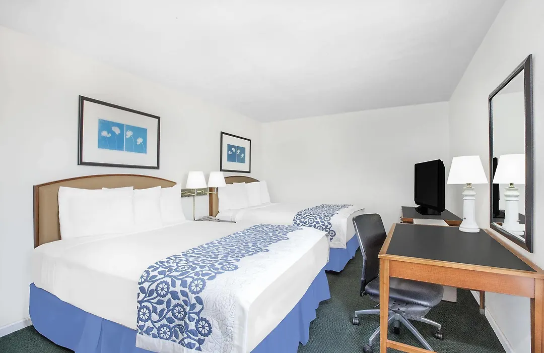 Days Inn By Wyndham Emporia-1