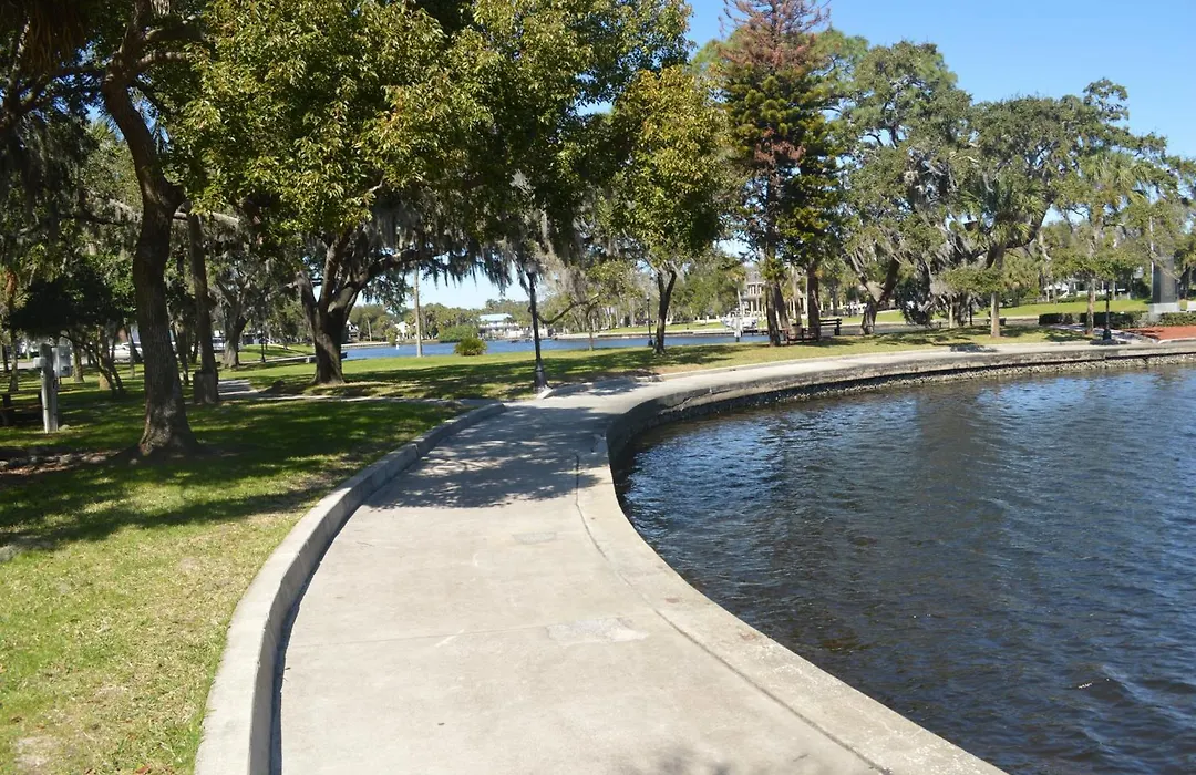 Tarpon Inn-1