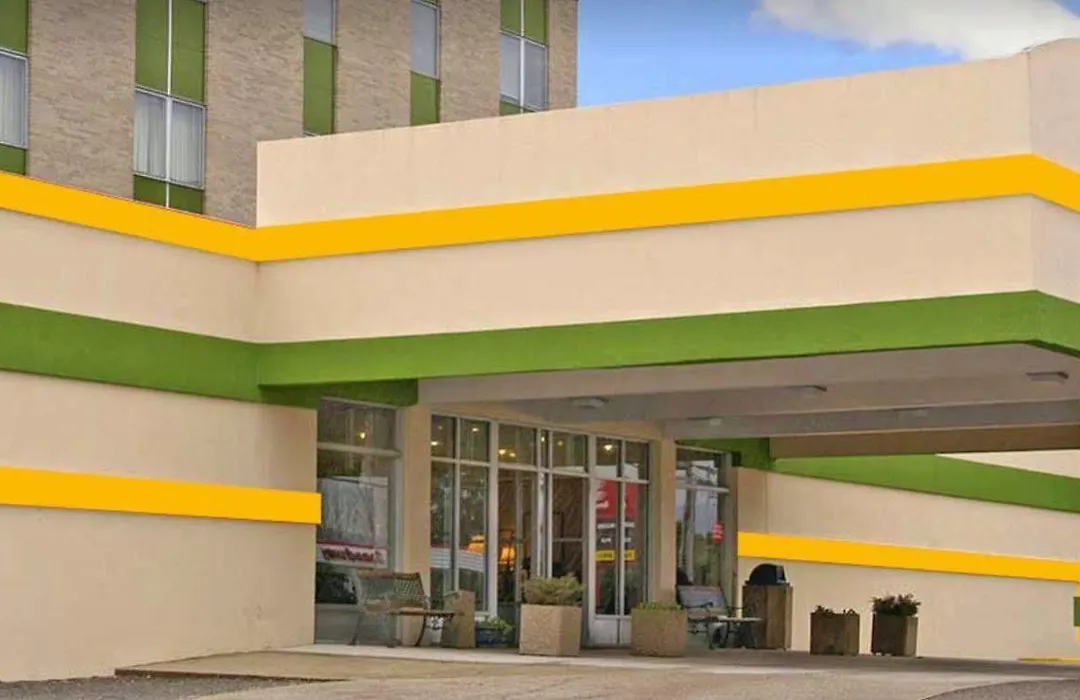 Elkins Inn And Suites-1