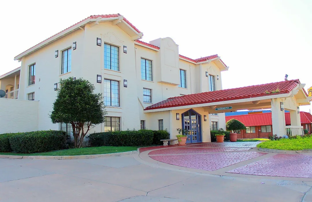 Baymont By Wyndham Tulsa Broken Arrow-1