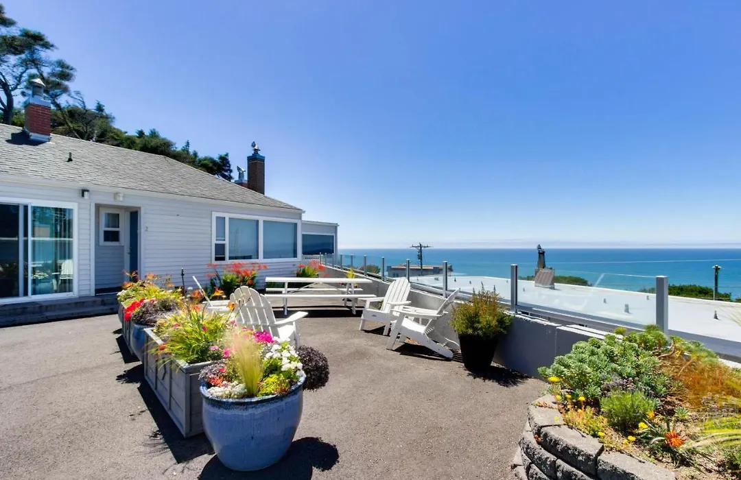 Cozy Ocean-View Condo Near Beach & Coastal Events-1