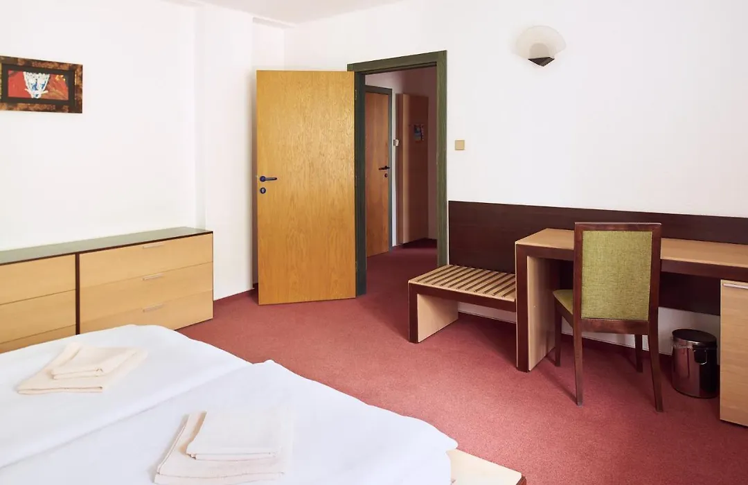Hotel Echo-1