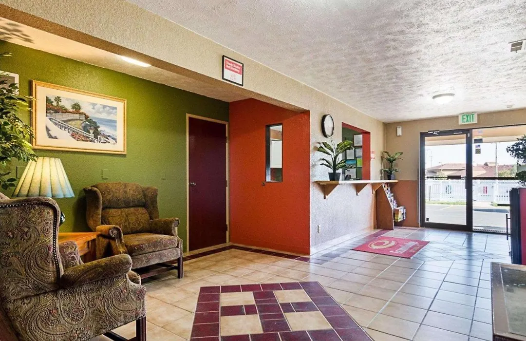 Econo Lodge Ottawa-1
