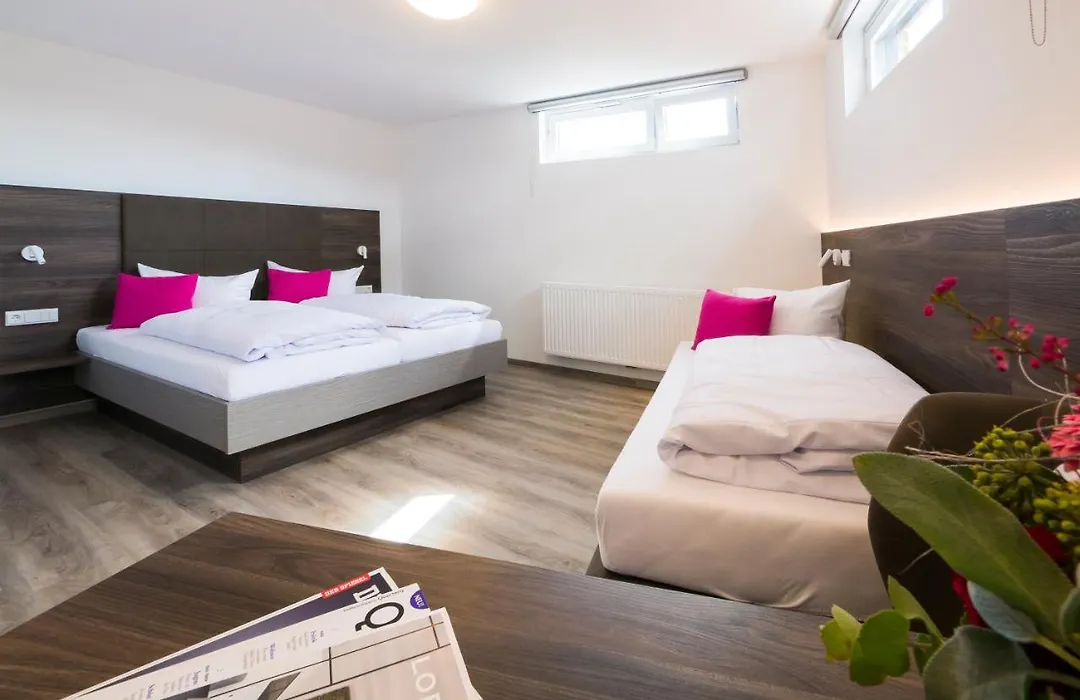 Hotel Loewen Garni - B&B-1