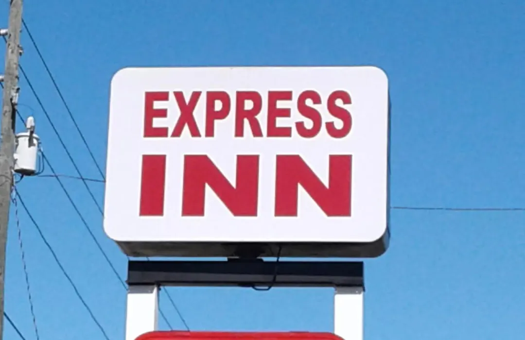 Express Inn & Suites - 5 Miles From St Petersburg Clearwater Airport-1
