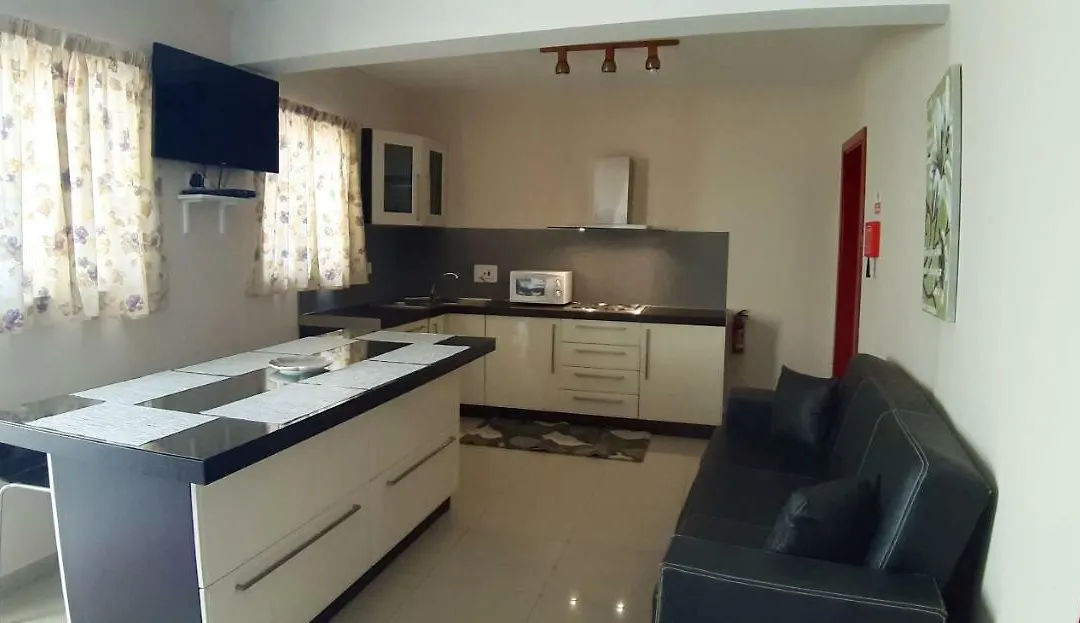 'Young'Seven Apartments-1