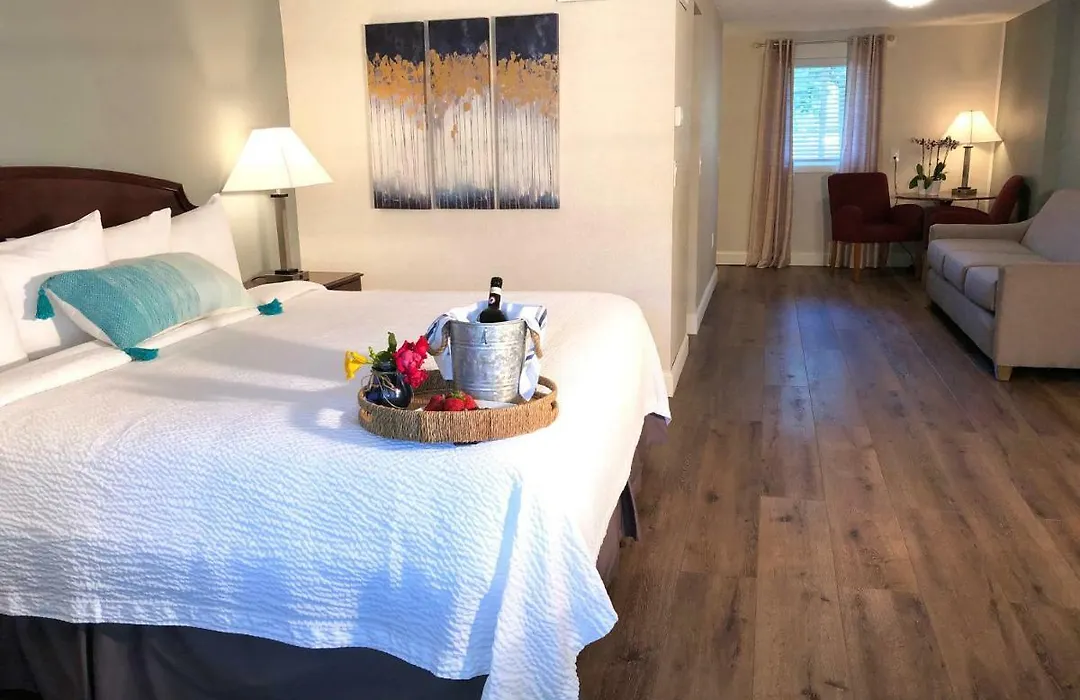 Hyannis Inn-1