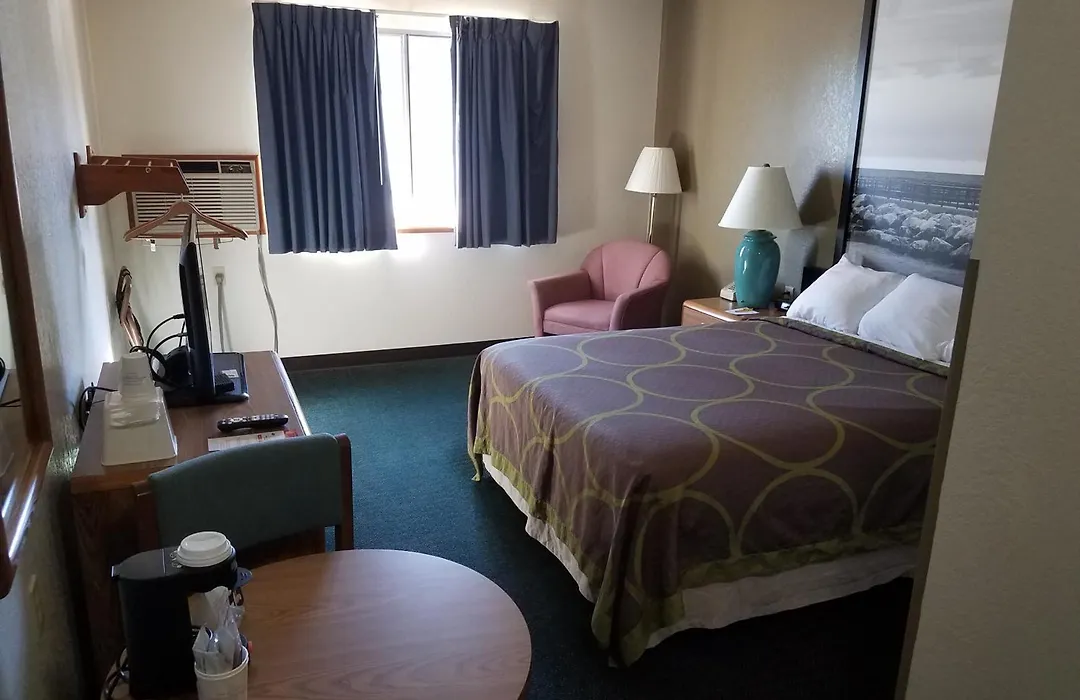 Super 8 By Wyndham Houghton Lake-1