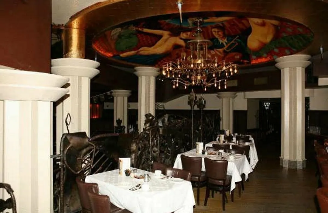 Paramount Hotel-1