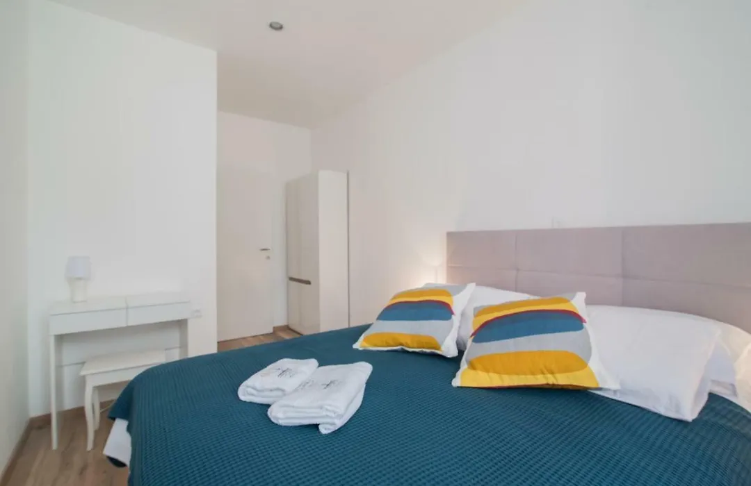 Leona Deluxe Apartments-1