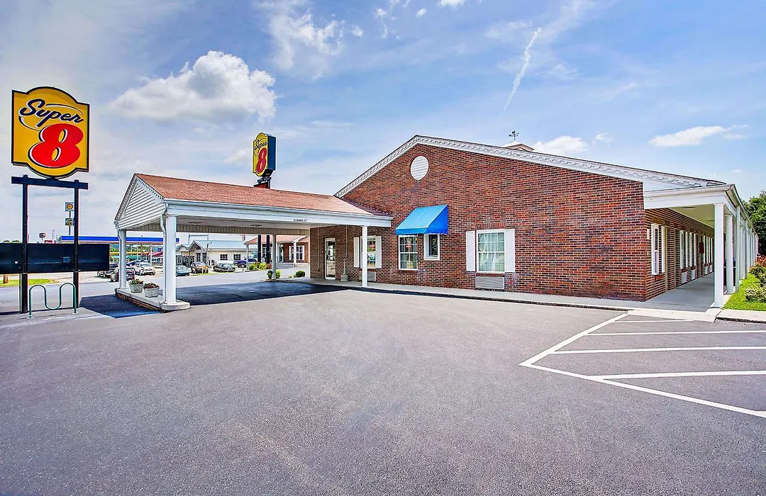 Super 8 By Wyndham Cave City-1