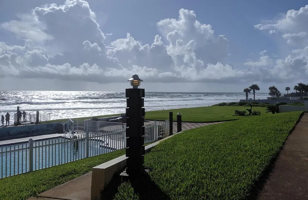 Shoreline Suites & Cabana Cottages - Beachfront-1