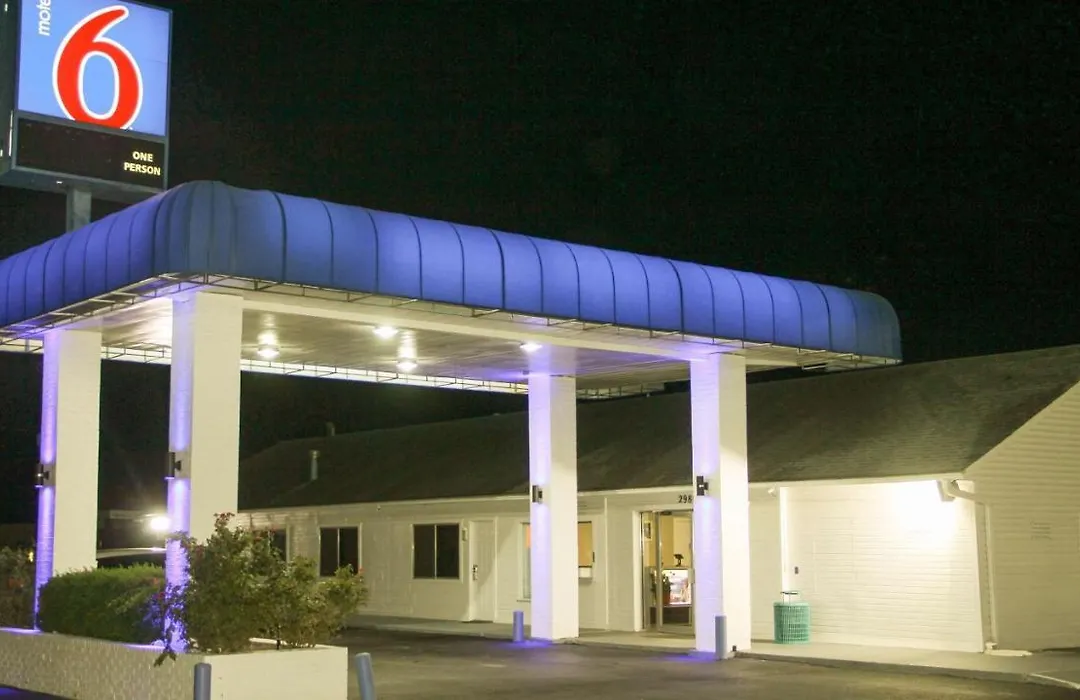 Motel 6-Fayetteville, Ar-1