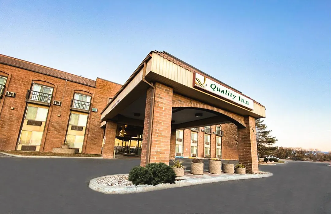 Quality Inn Vernal Near Dinosaur National Monument-1