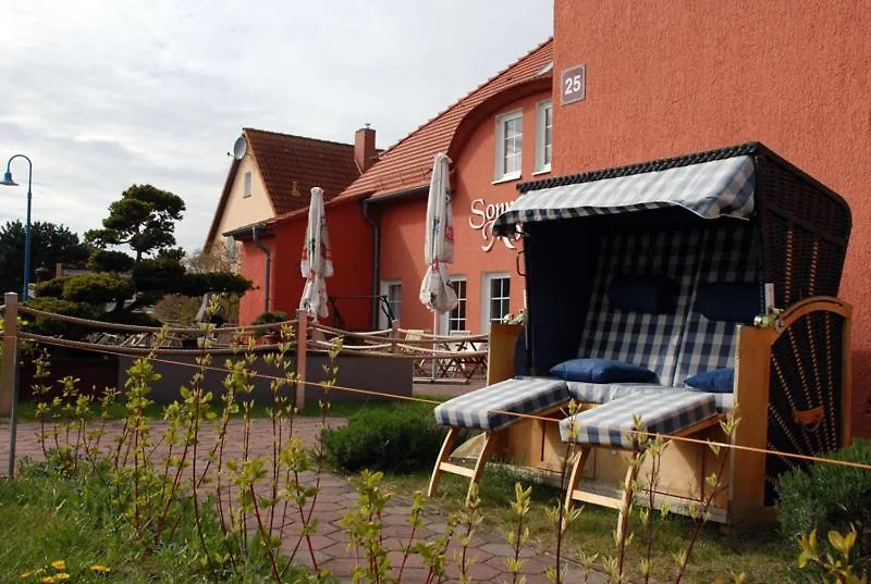 Das kleine Hotel und Ferienwohnungen auf Mönchgut!-1