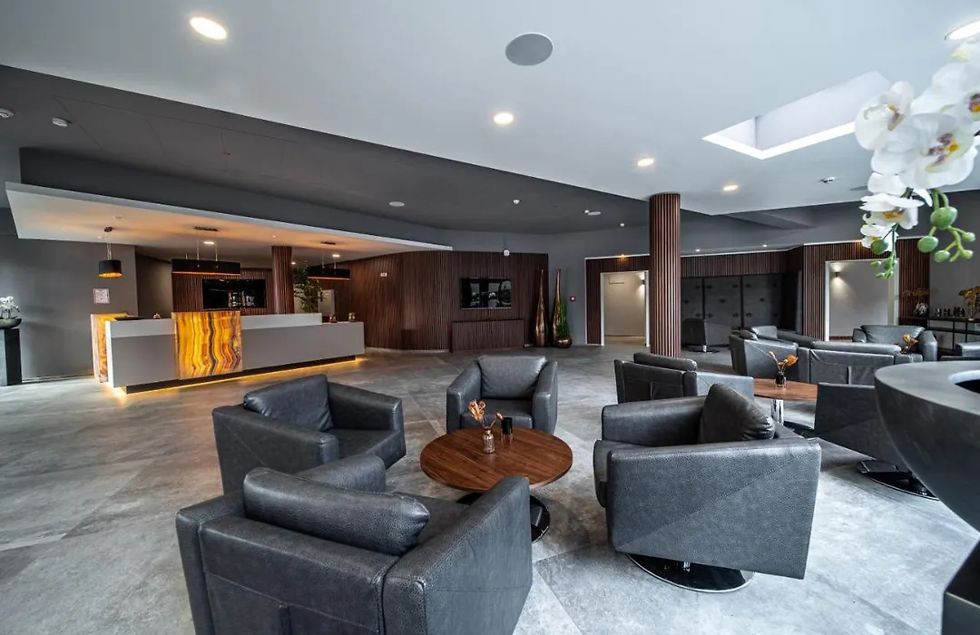 Ee Hotel-1