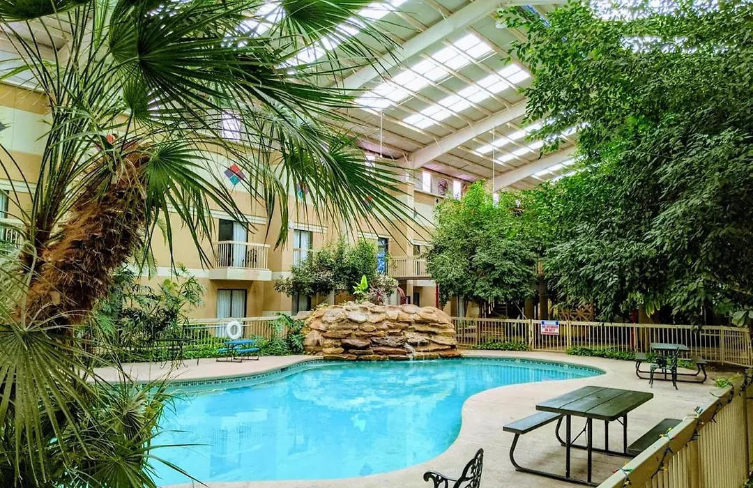 Atrium Inn-1