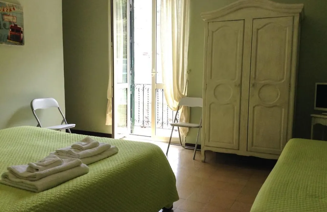 B&B A Due Passi Dal Mare-1