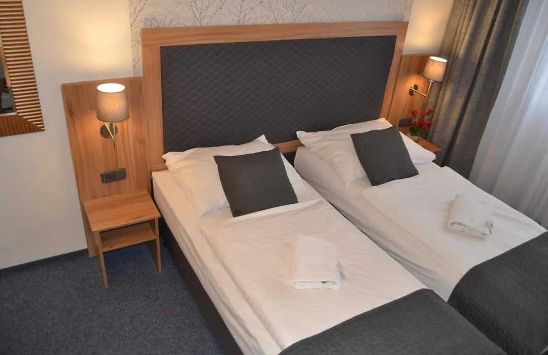 Hotel Bohemians-1