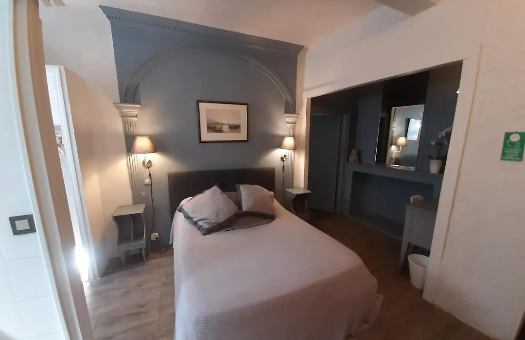 Hotel Saint-Florent, A 2 Pas Du Theatre Antique D'Orange-1