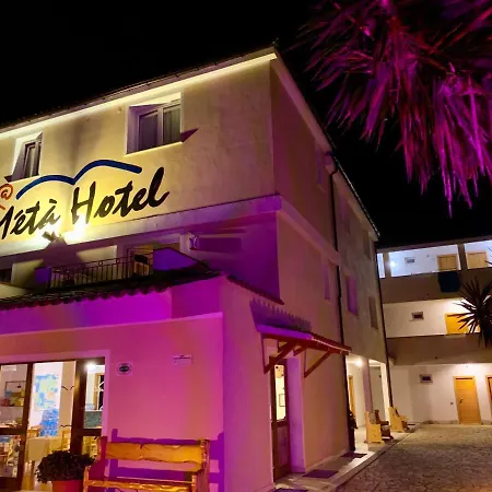 Meta Hotel-3