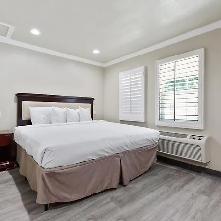 Le Blanc Inn & Suites-2