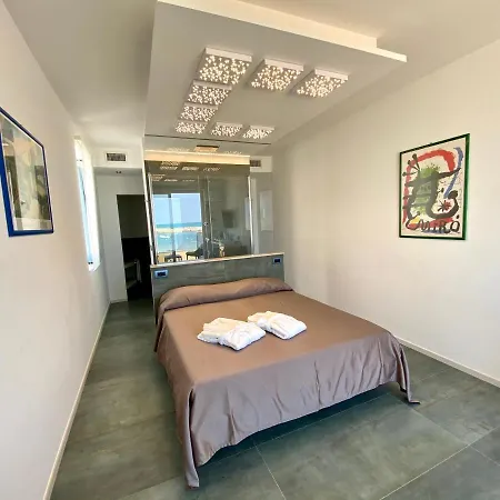 Marina Bay Luxury Rooms-2