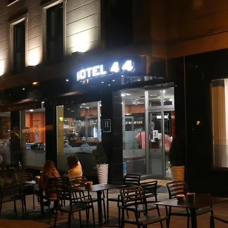 Hotel 44-3