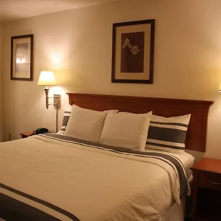 Econo Lodge-3