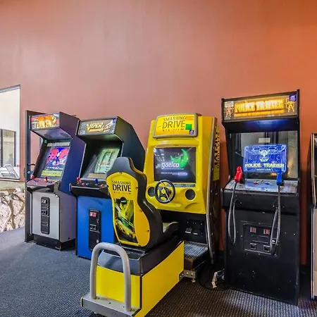 Golden Hotel Wichita Airport-3