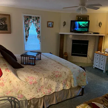 Emerald Necklace Inn Bed And Breakfast-3