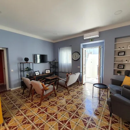 Inn Faro - Casa Amarela - Guest House-2