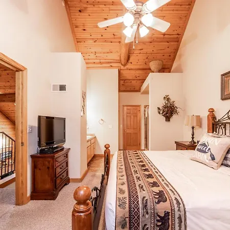 Cabins At Grand Mountain-3