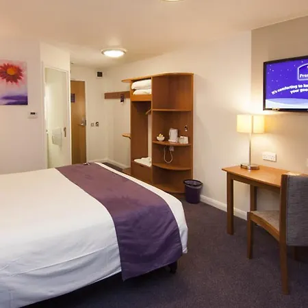 Premier Inn Edinburgh Central-2
