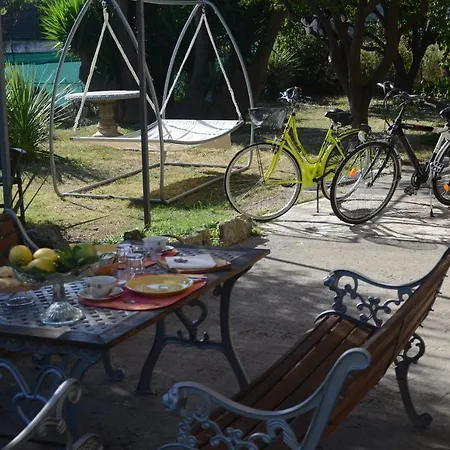 Calicantus Bed And Breakfast-2