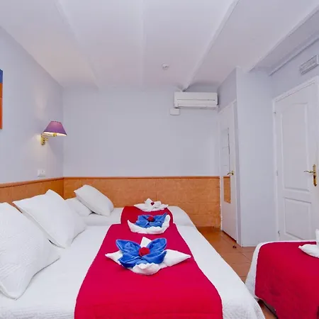 Barcelona City Rooms Hostal-3